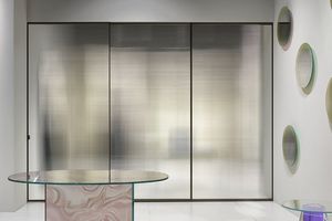 Прозрачные перегородки в офисах: эффективность и эстетика с использованием монолитного поликарбоната